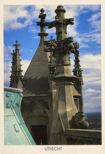 601952 Afbeelding van enkele pinakels en de spits van de traptoren van de Domtoren (Domplein) te Utrecht.